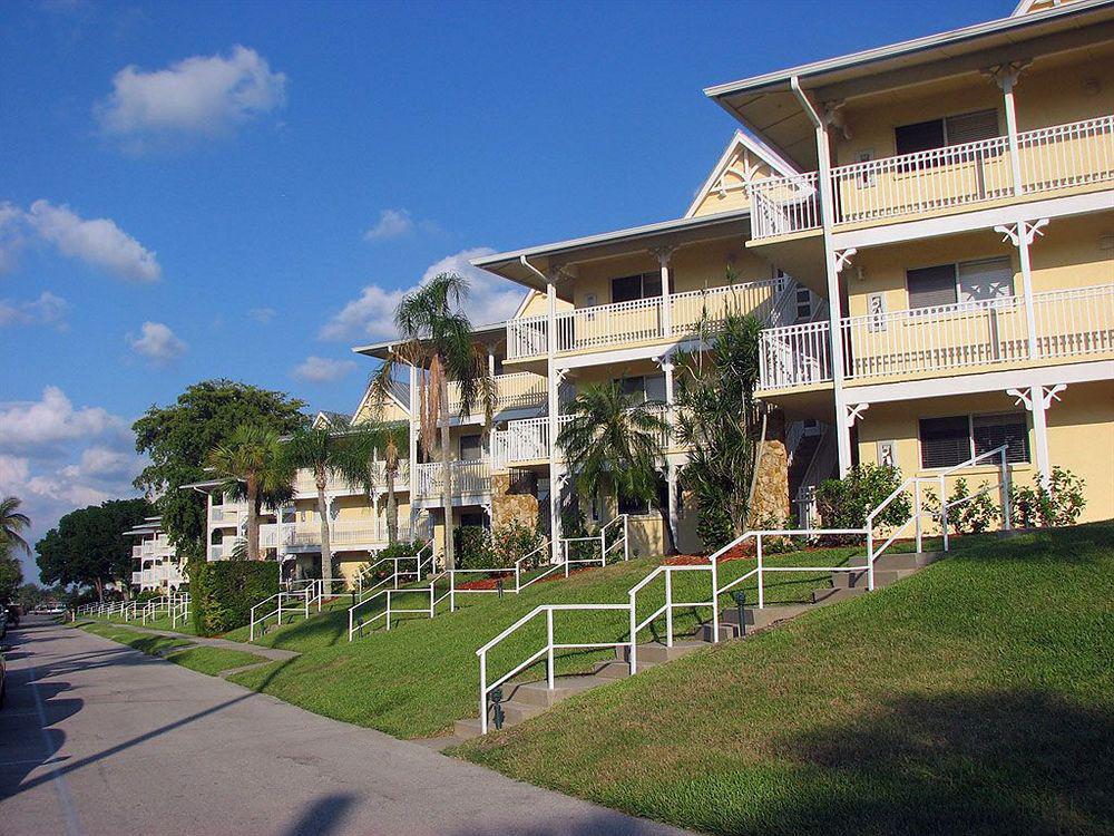 Hilton Vacation Club Charter Club Naples Bay Exterior photo