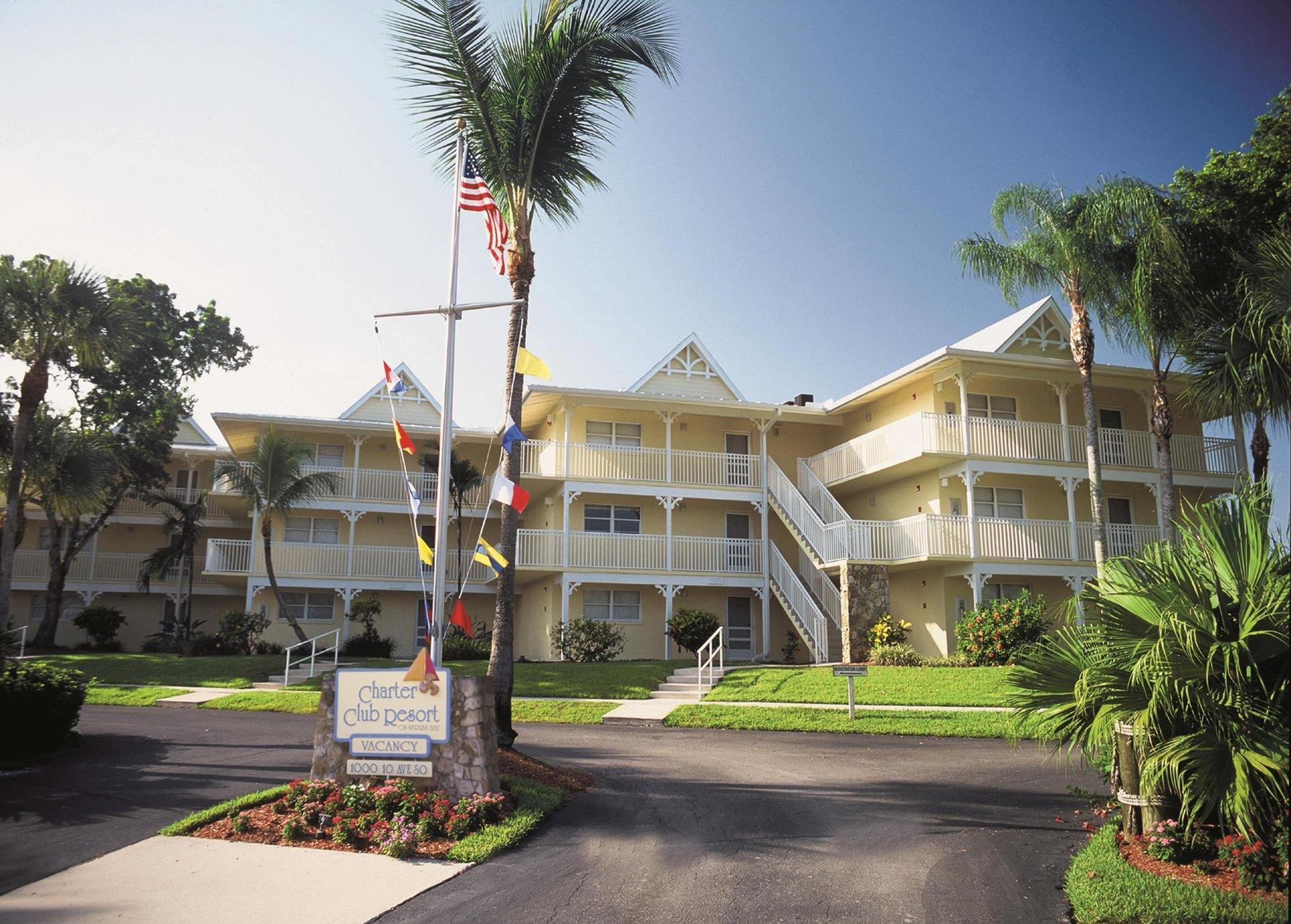 Hilton Vacation Club Charter Club Naples Bay Exterior photo