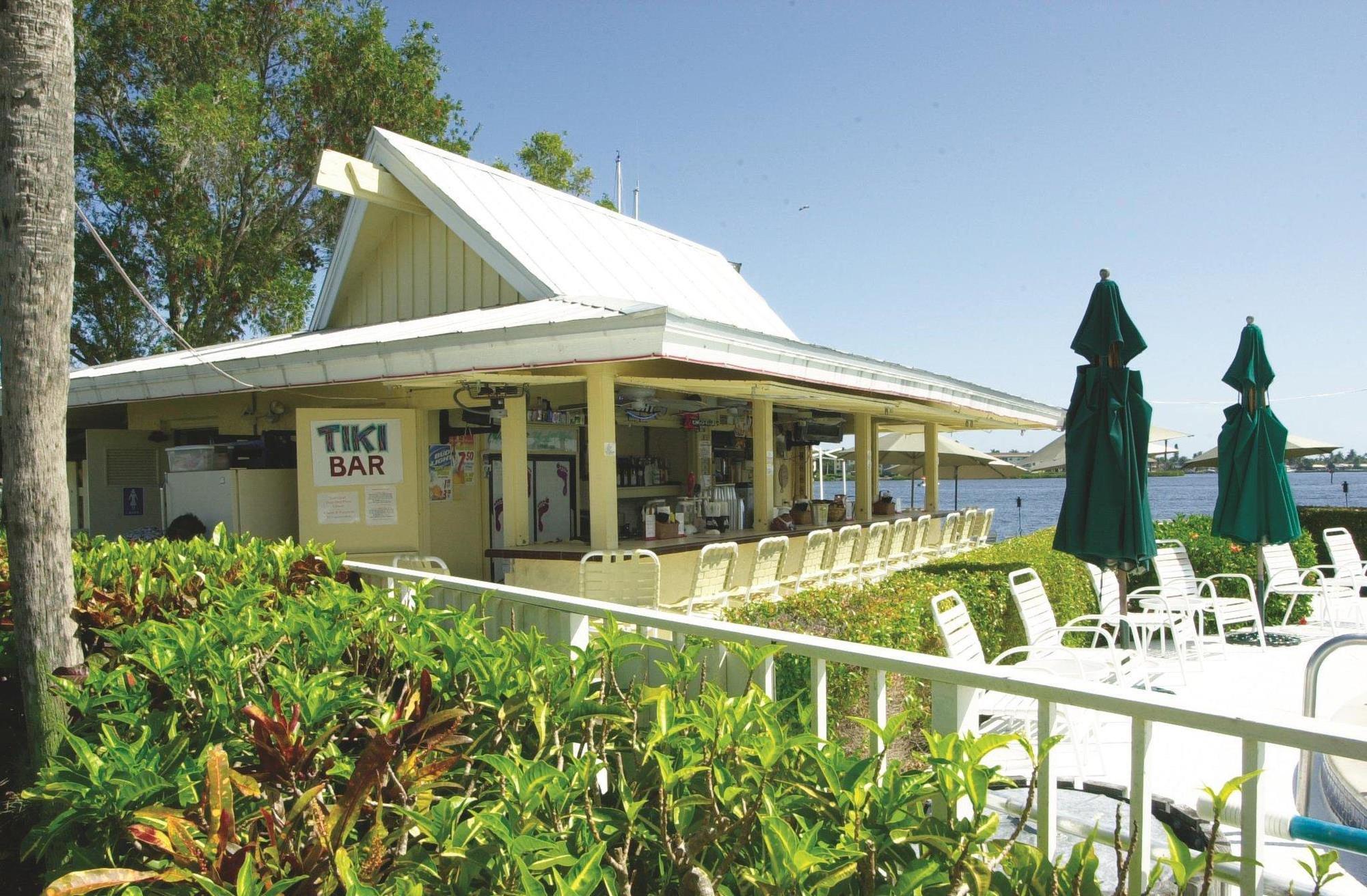 Hilton Vacation Club Charter Club Naples Bay Exterior photo