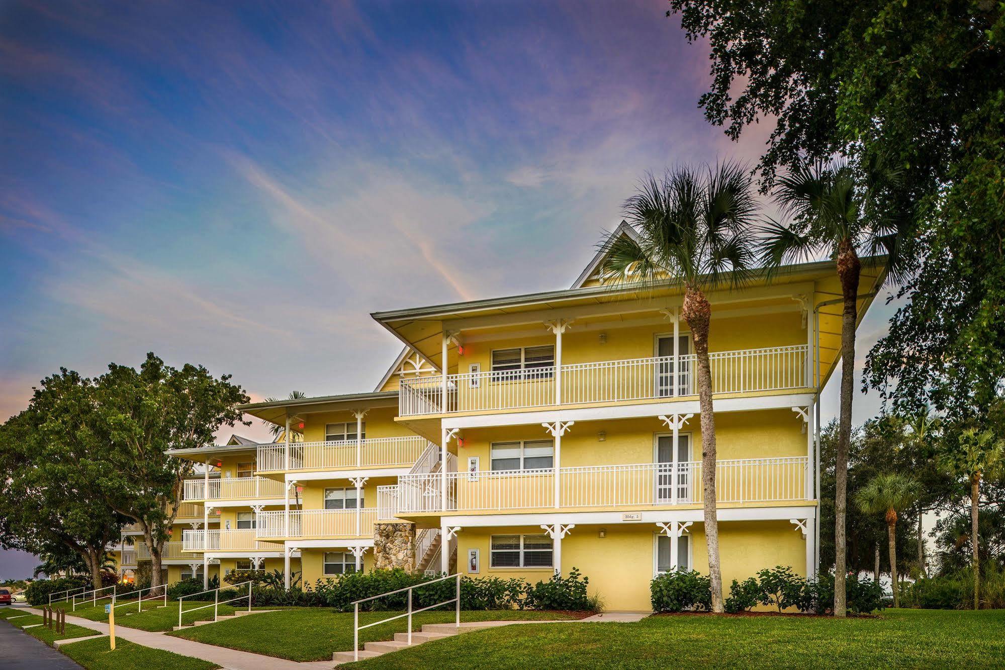 Hilton Vacation Club Charter Club Naples Bay Exterior photo