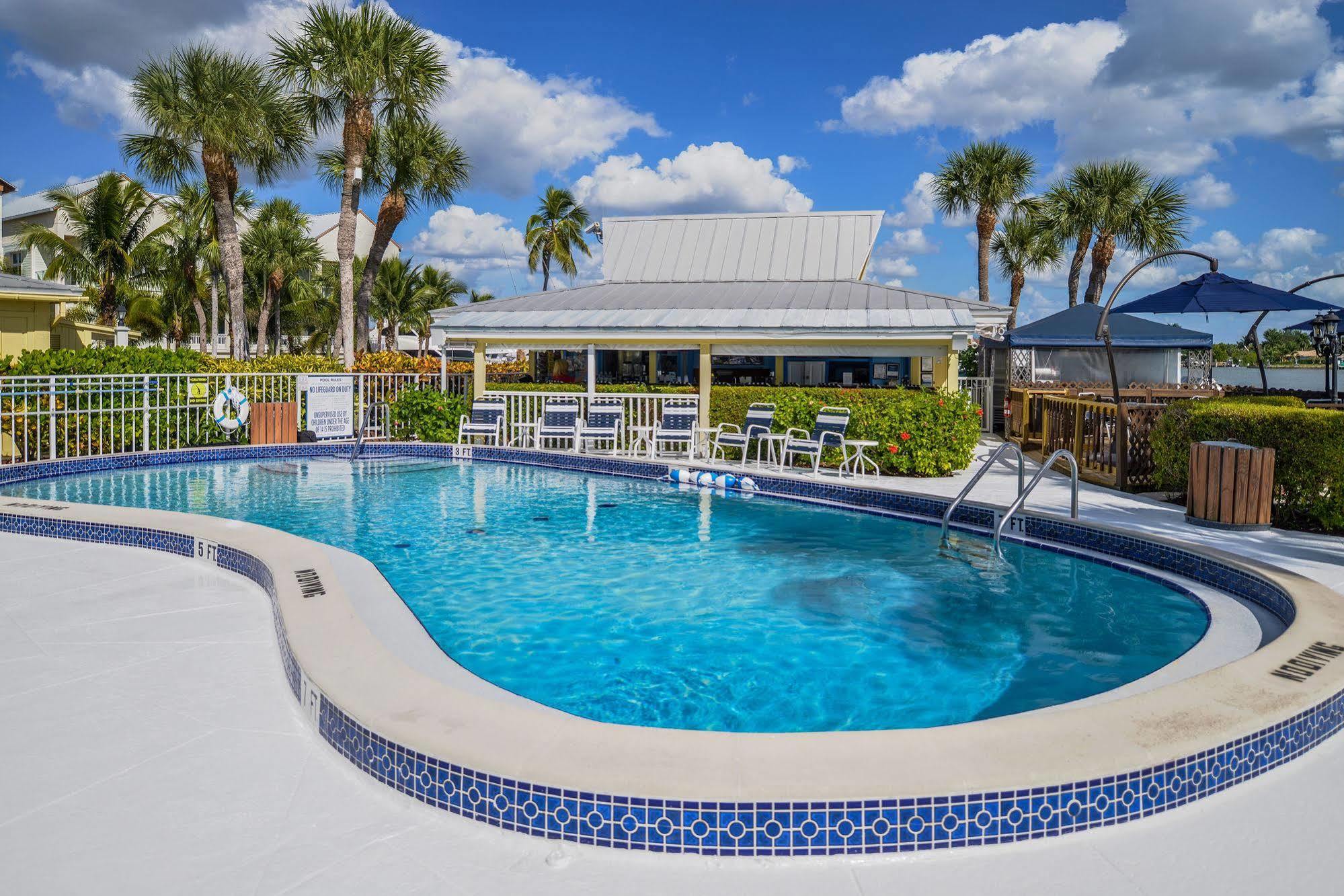 Hilton Vacation Club Charter Club Naples Bay Exterior photo