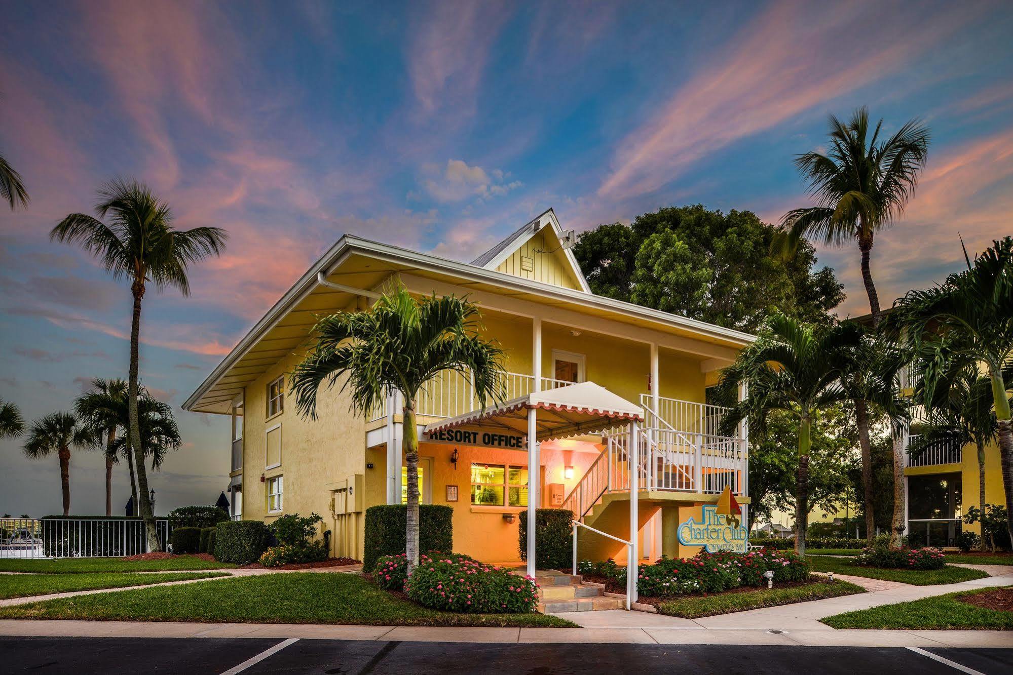 Hilton Vacation Club Charter Club Naples Bay Exterior photo